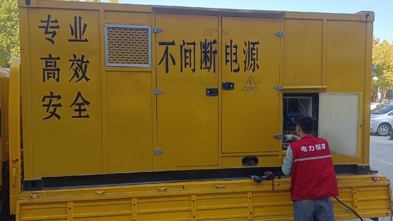 丽江柴油发电机组和UPS电源配合使用时，如何避免切换过程中的电力中断？